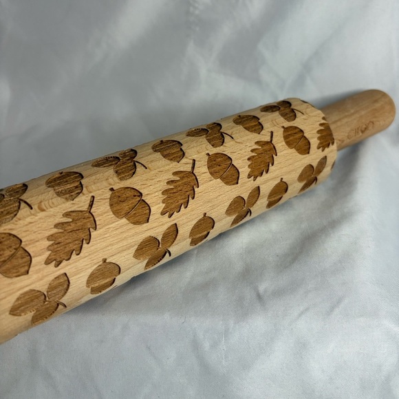 Wooden textured rolling pin. - Picture 3 of 6